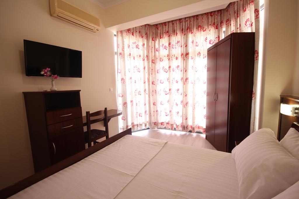 Ari Hotel 3*